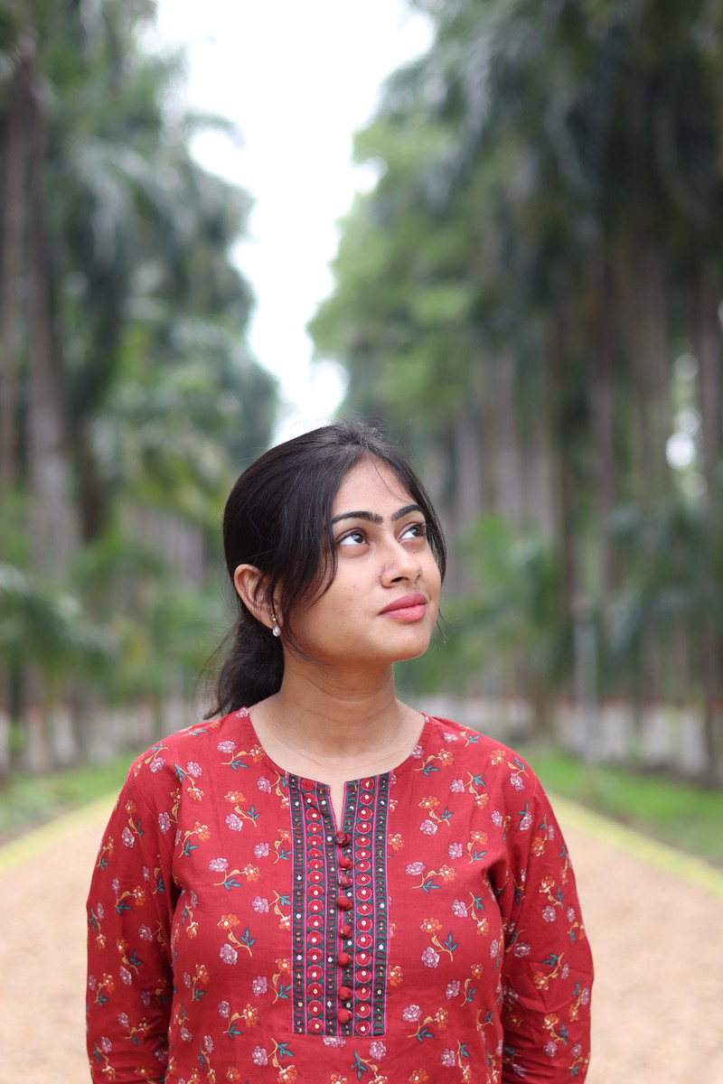 The red kurta, close, on a garden path.